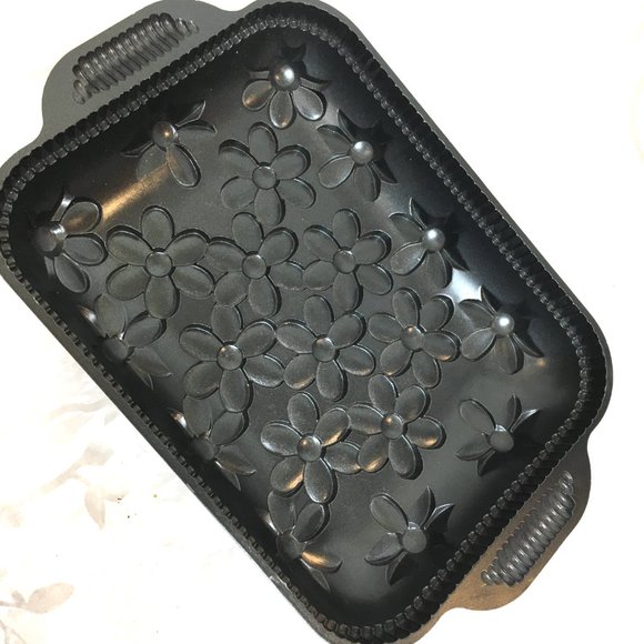 Nordic Ware Daisy Cake Pan-  9x13.5 Heavy Cast Aluminum made in the USA - Picture 4 of 13